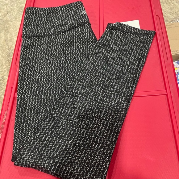 Athleta Black and White Knit Pants Medium, comfy and soft 🌺 gift inside 😍 - Picture 5 of 10